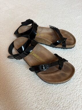 Birkenstock “Yara” black patent size 38 US 7-7.5 comfy festival earthy gorpcore